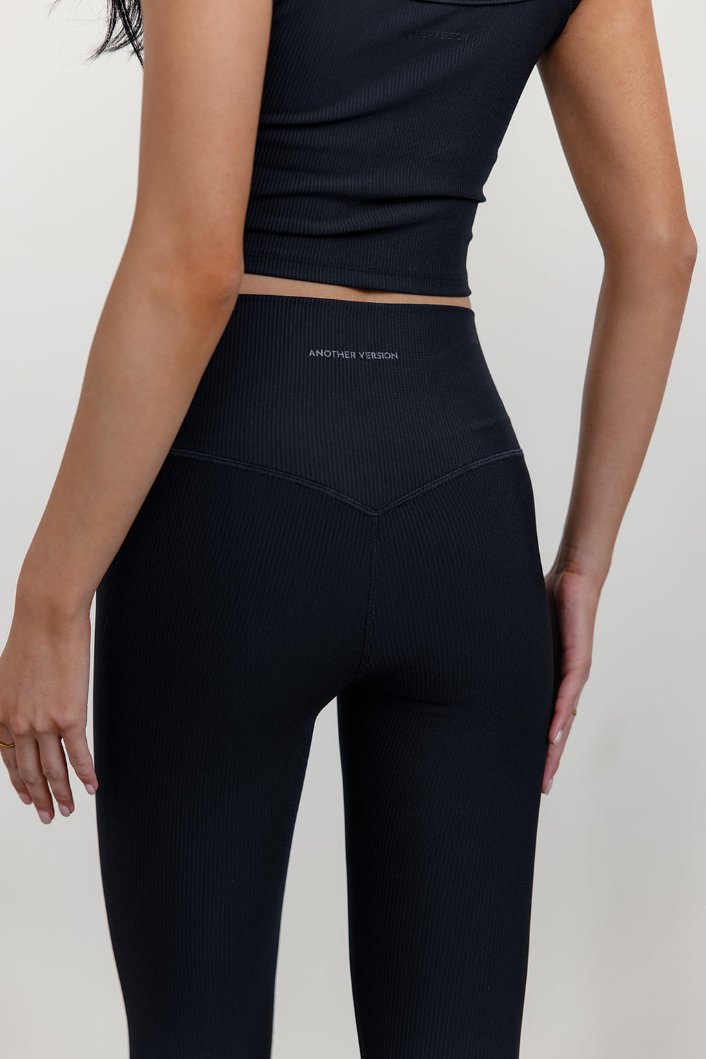 RIBBED SCULPT LEGGING - BLACK