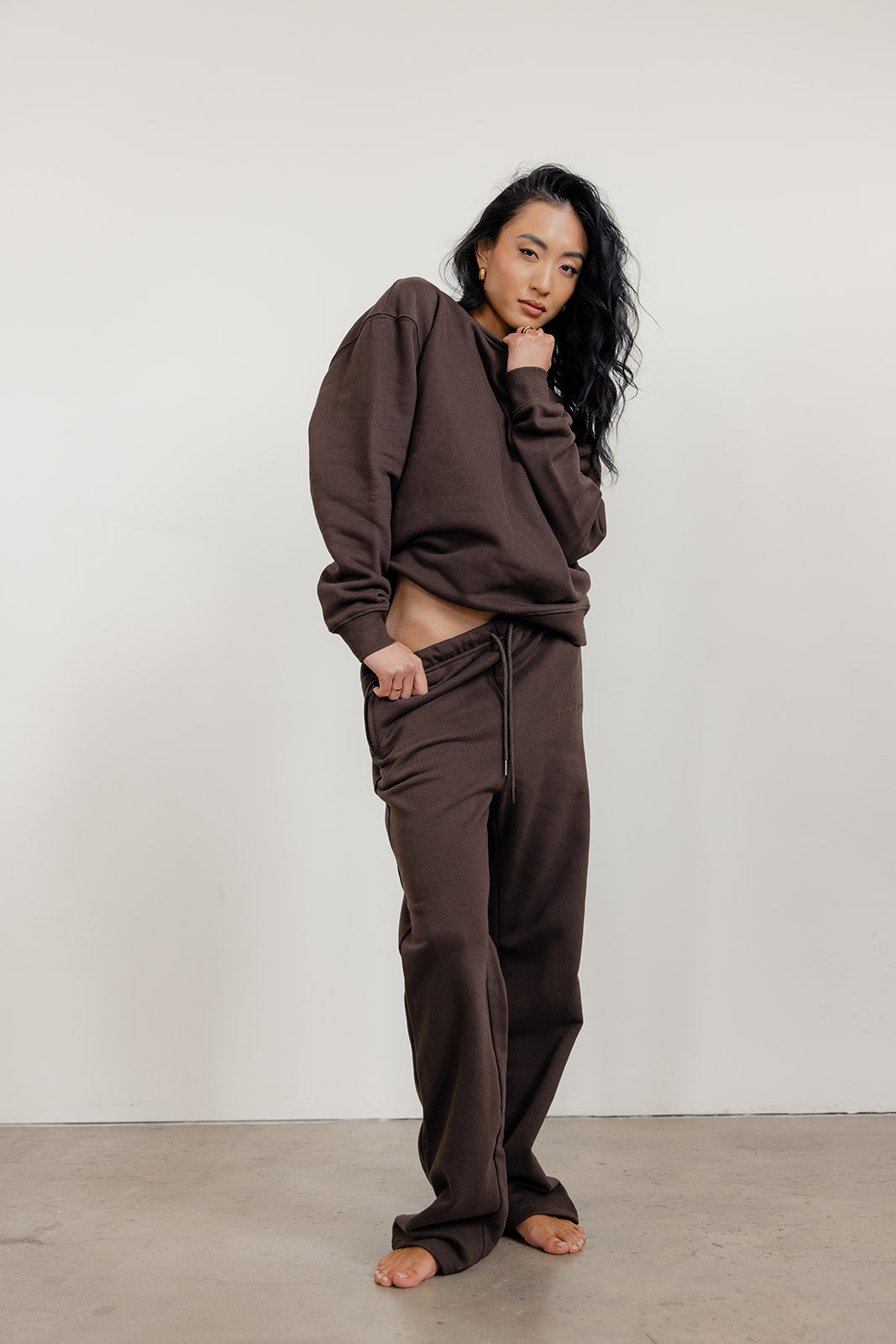 FLEECE FIT SWEATSHIRT - COFFEE BROWN