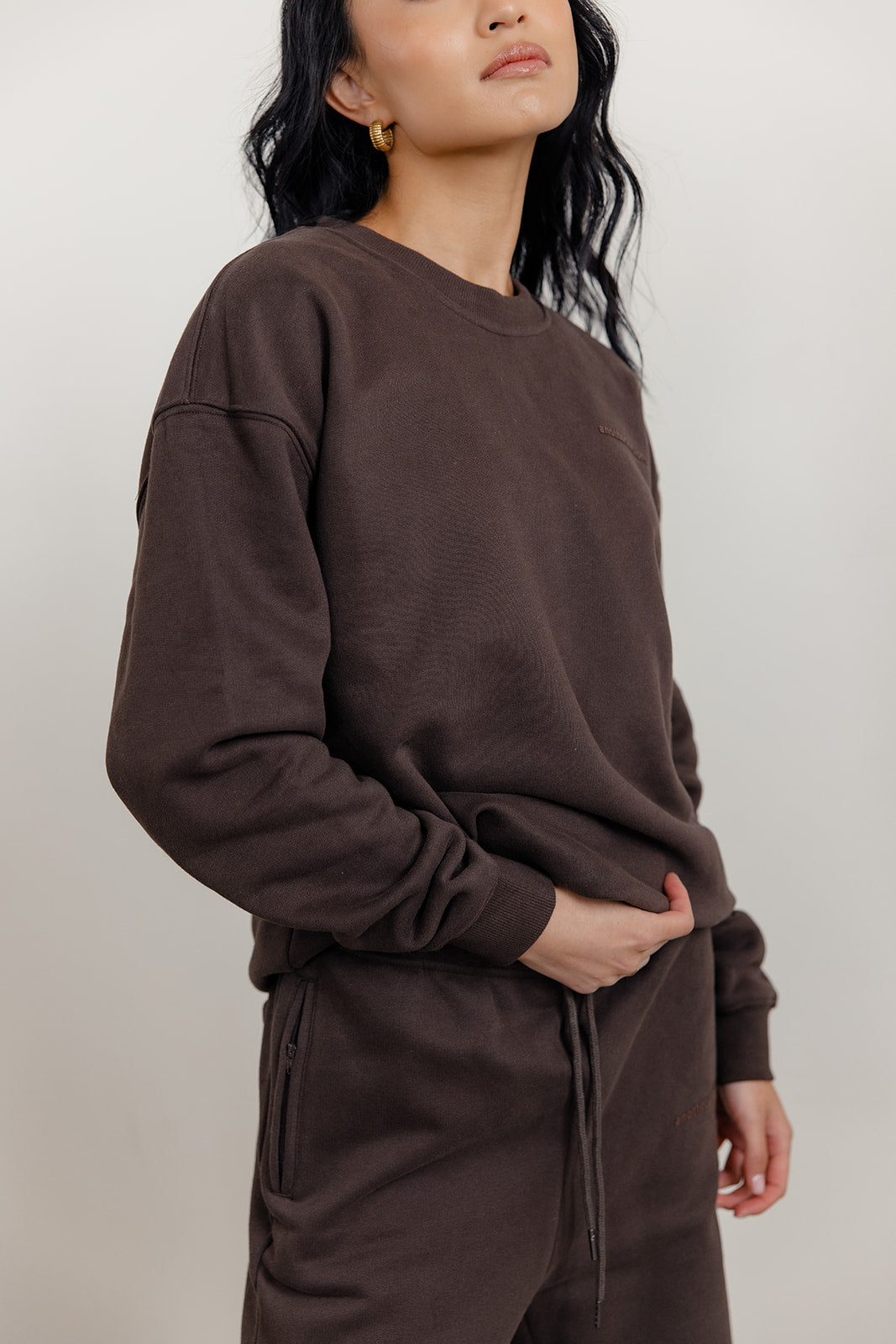 FLEECE FIT SWEATSHIRT - COFFEE BROWN