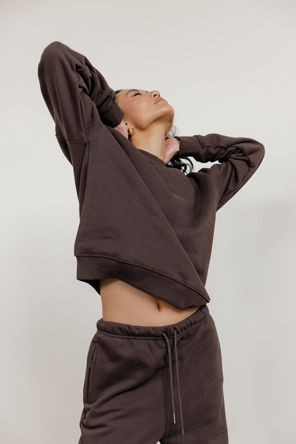 FLEECE FIT SWEATSHIRT - COFFEE BROWN