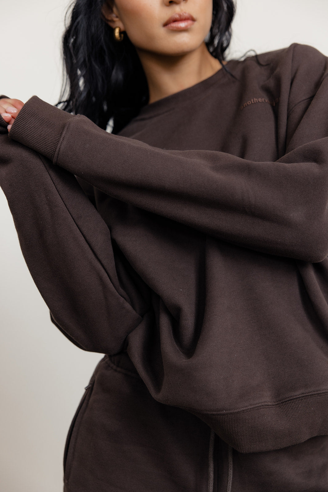 FLEECE FIT SWEATSHIRT - COFFEE BROWN