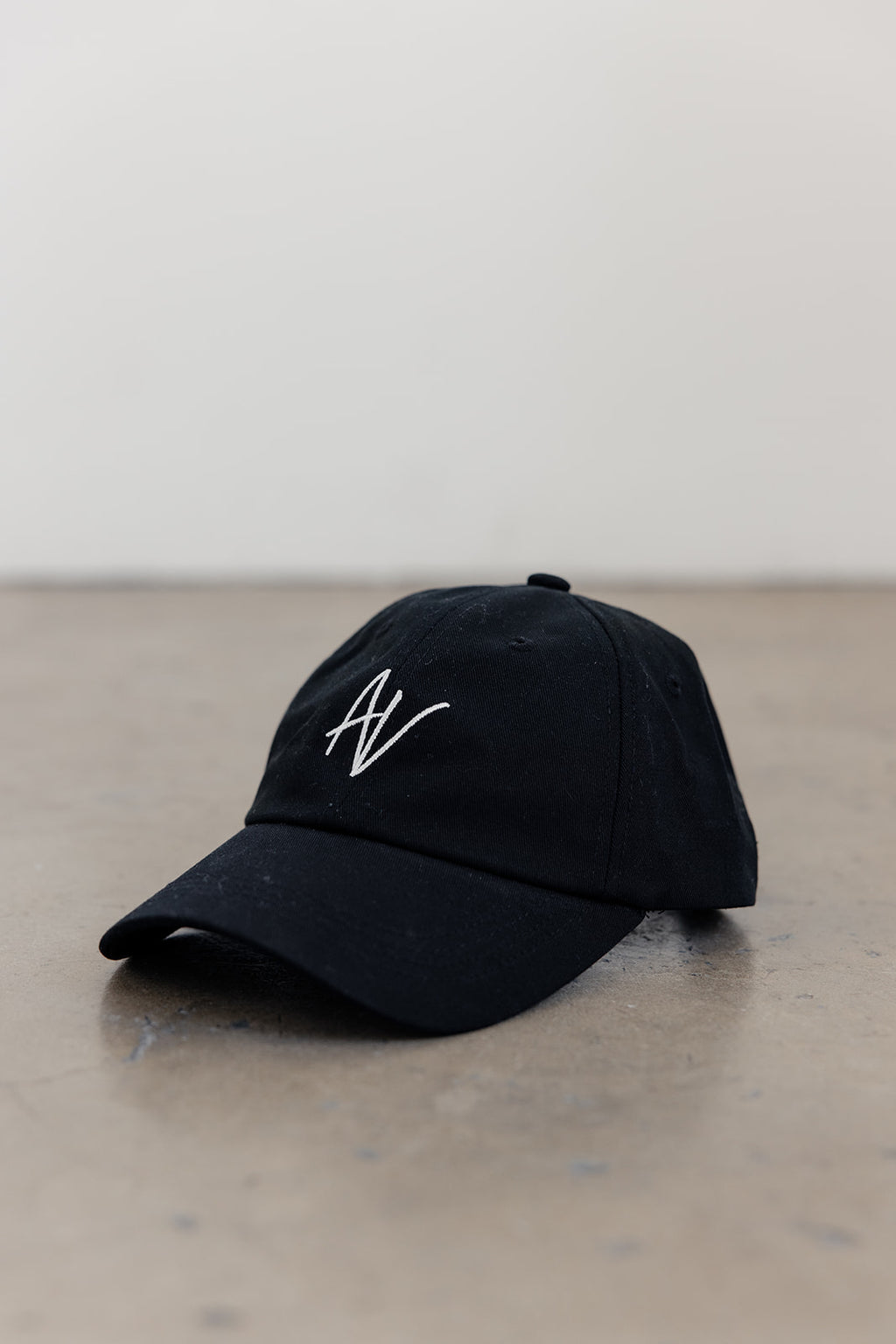 CLASSIC AV LOGO CAP - BLACK