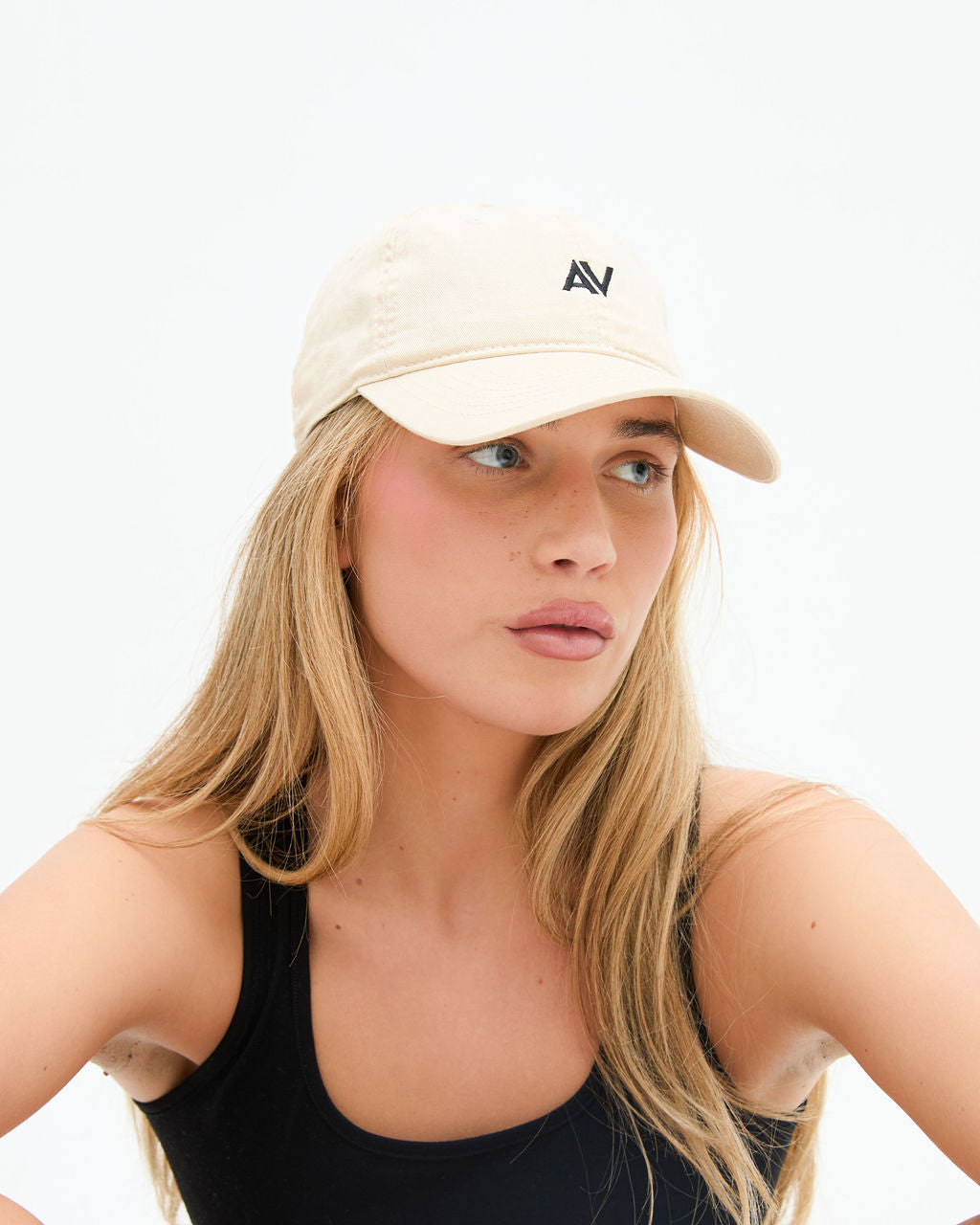 AV LOGO CAP - CREAM