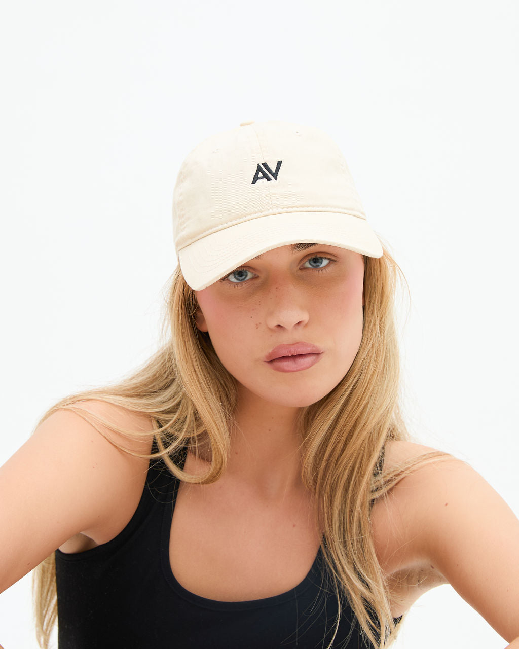 AV LOGO CAP - CREAM