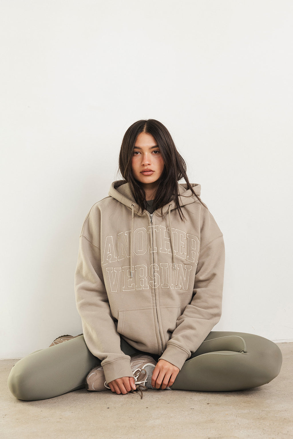 FLEECE FIT OVERSIZED FULL ZIP HOODIE - MINK