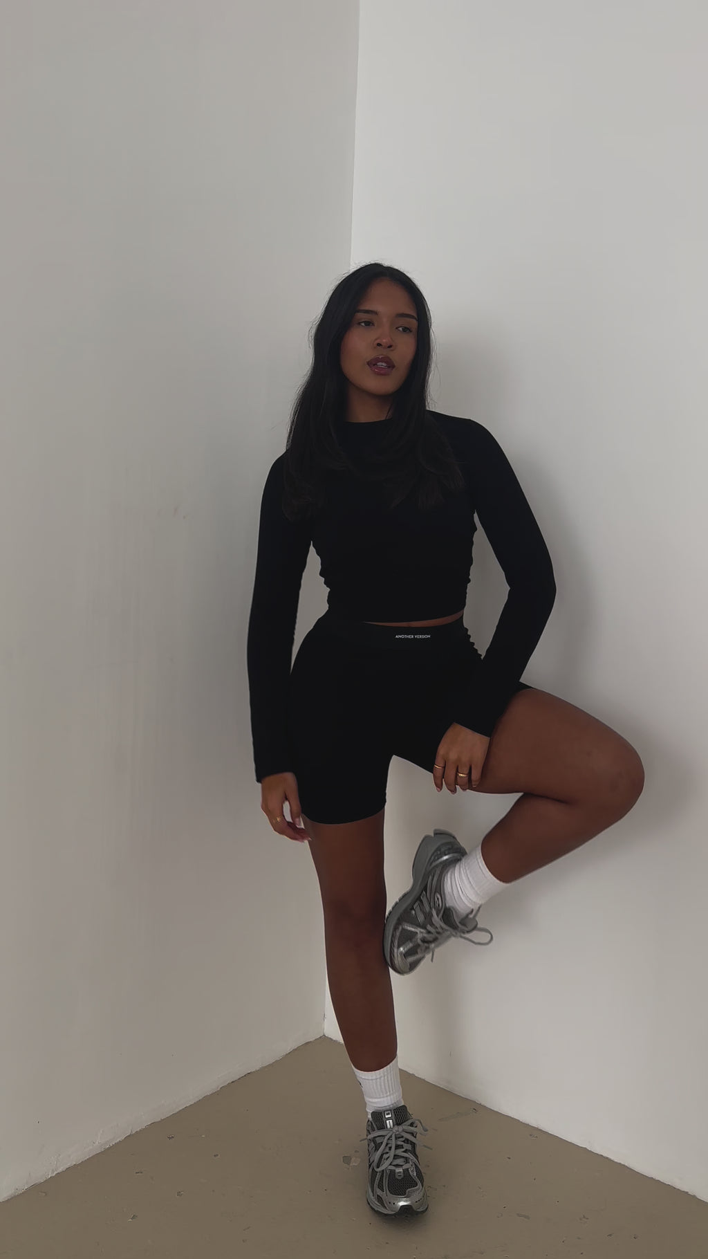 COTTON STRETCH LONG SLEEVE TOP - BLACK