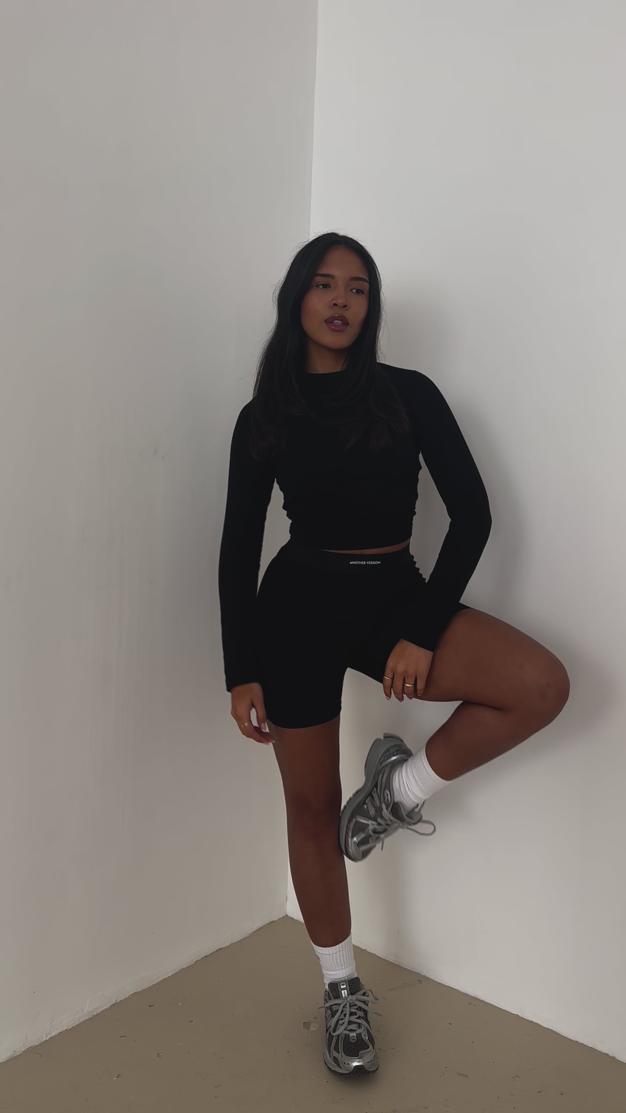 COTTON STRETCH LONG SLEEVE TOP - BLACK